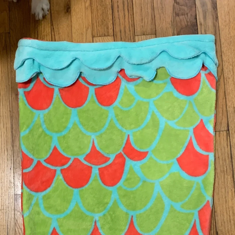EUC Mermaid Tail Vibrant Plush Poolside Beach Blanket Towel One Size